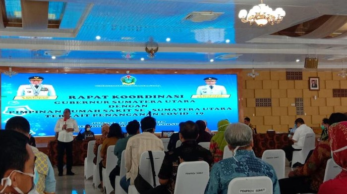 Foto Gubsu Edy saat Rapat dengaan RS se-Sumatera