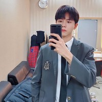 Aktor dan model Joo Woo Jae belum lama ini membagikan foto selfie saat dia mengenakan seragam sekolah di Instagram. Masih terlihat seperti anak SMA, usia sebenarnya sudah 33 tahun. Foto: Istimewa