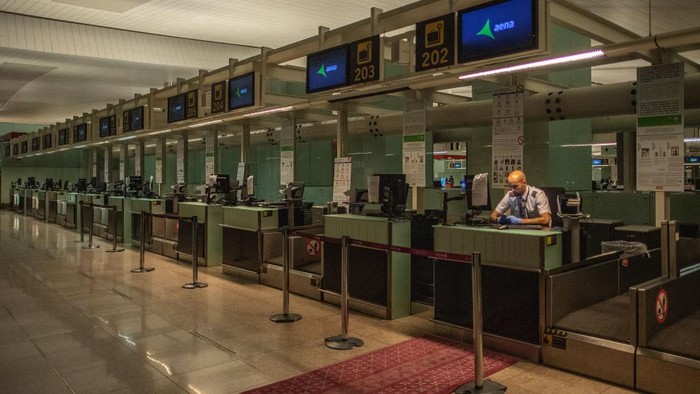 Wabah Corona turut berdampak pada aktivitas penerbangan di dunia. Sejumlah bandara di Eropa kini sepi karena virus Corona yang merebak ke berbagai negara dunia.