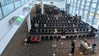 Eihab tiba di Toronto dan berpikir bahwa bandara akan dipenuhi oleh orang-orang karena, Perdana Menteri Justin Trudeau baru-baru ini mendesak warganya di luar negeri untuk segera pulang. Pikirannya salah, bandara itu sangat sepi (Foto: Eihab Boraie/CNN)