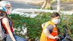 Viral Cara Unik Social Distancing di Thailand: Boncengan Motor Juga Jaga Jarak