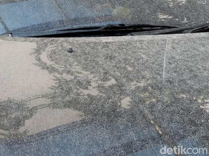 hujan abu erupsi merapi di dukun magelang, 27/3/2020
