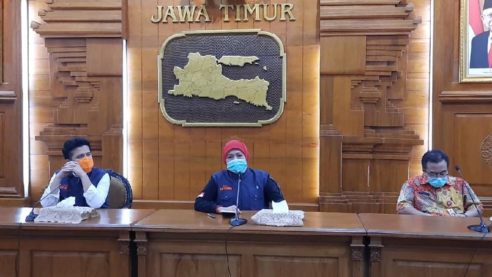 Gubernur Jawa Timur Khofifah jumpa pers di grahadi