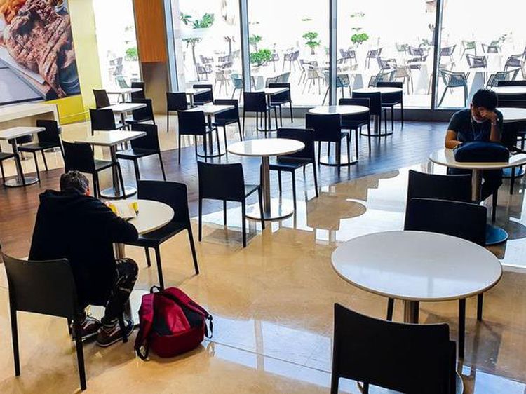 10 Potret Social Distancing yang Berlaku di Restoran Dubai