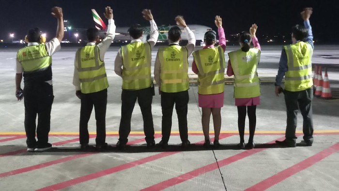 Penerbangan Terakhir Emirates di Indonesia Di Indonesia, maskapai ini sudah mengucapkan selamat tinggal di Bandara Soekarno-Hatta (CGK) dan Denpasar Bali (DPS).