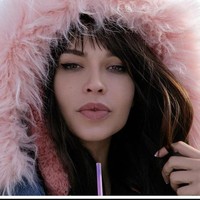  Wanita berusia 26 tahun ini juga seorang presenter televisi Rusia, dan Playboy Playmate of the Year. Ia kerap berbagi foto memesona penampilan cantiknya di Instagram dan tak jarang tampil seksi dalam balutan gaun minim. Foto: Instagram