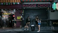 Negeri Gajah Putih sudah memberlakukan lockdown dengan cara mereka sendiri, mulai di Ibu Kota Bangkok. Kini, meski belum lockdown penuh, puluhan ribu buruh migran dari negara tetangga sudah pulang duluan mengantisipasi kondisi ekonomi. Getty Images/Allison Joyce.  