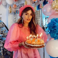 Tapi secara mengejutkan, dalam sebuah video IGTV wanita asal Spanyol tersebut mengaku juga terinfeksi virus Corona dan mengungkap gejala-gejala yang dialaminya. Foto: Instagram @madamederosa