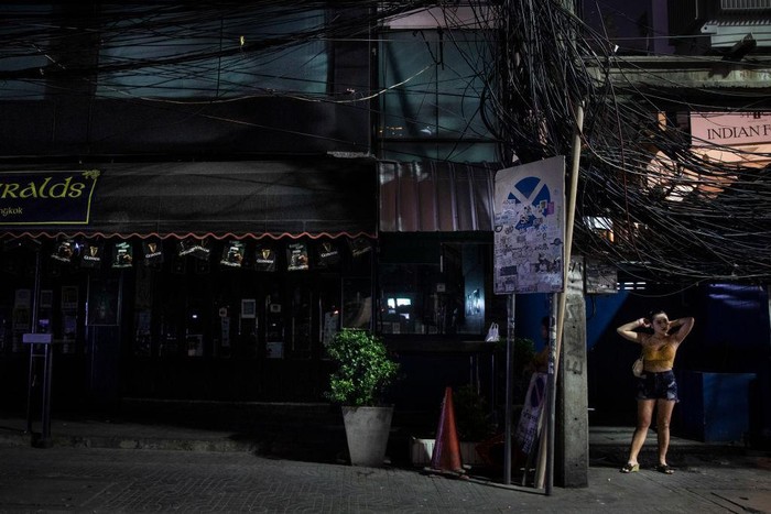 Thailand menambah deretan negara yang terapkan lockdown guna cegah penyebaran Corona. Industri hiburan dan pariwisata turut terdampak kebijakan tersebut.