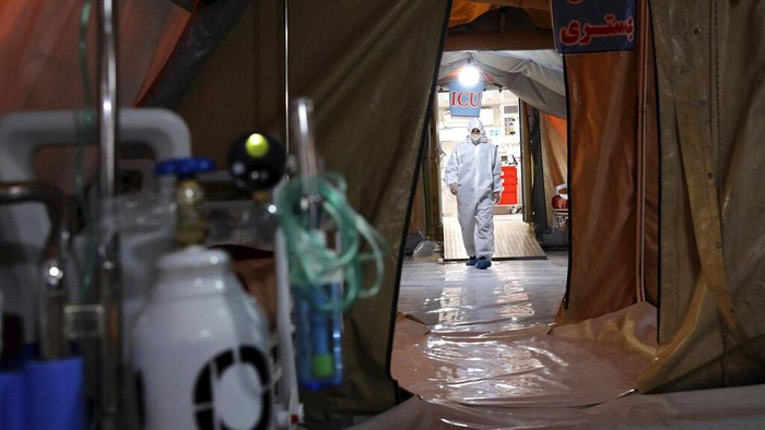 Wabah virus Corona berdampak cukup besar di Iran. Guna memberikan perawatan maksimal bagi pasien COVID-19, Iran rombak gedung pertemuan jadi RS Darurat Corona.