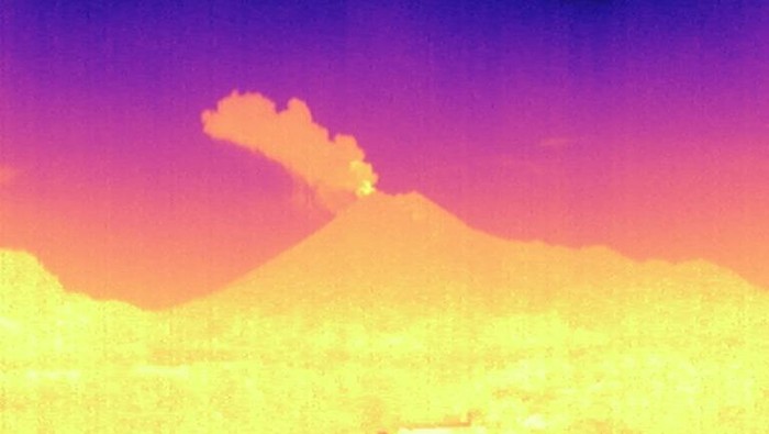 Gunung Merapi kembali erupsi malam ini, Jumat (27/3/2020).