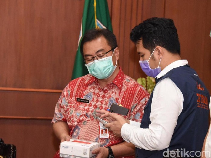 Jumlah pasien positif corona yang meninggal di Jatim terkonfirmasi 3 orang. Satu pasien yang baru meninggal di Sidoarjo dipastikan memiliki riwayat penyakit komplikasi.