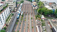 Hal ini dilakukan guna menekan penyebaran virus Corona atau COVID-19 yang sudah menyebar luas dan meresahkan masyarakat di Jakarta. ANTARA FOTO/Galih Pradipta.