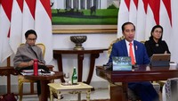 KTT yang digagas oleh Arab Saudi selaku Ketua G20 tahun ini tersebut membahas upaya negara-negara anggota G20 dalam penanganan COVID-19.