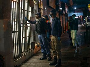 Pemilik Restoran di Afrika Selatan Protes Adanya Jam Malam Akibat Pandemi