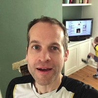 Nah kalau ayah yang satu ini membagikan tipsnya untuk menjaga anak di rumah sambil WFH. Ternyata cukup dengan memutarkan serial favorit sang anak di Youtube maka dirinya bisa bekerja dengan tenang dan damai. Cara ini pasti sudah dicoba sebagian besar orangtua yang harus WFH ya. Foto: Twitter