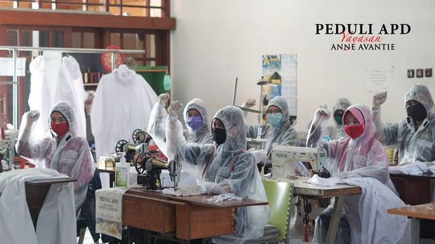 Salah satu industri pembuatan APD.