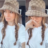 Beberapa hari sebelumnya, Angela mengungah foto tak biasa yang menampilkan dirinya berpakaian medis. Ia pun mengaku kembali ke rumah sakit untuk jadi perawat dan menyarankan orang lain tetap rumah karena tak ingin melihat mereka ada di sana karena terinfeksi Corona. Foto: Instagram @madamederosa