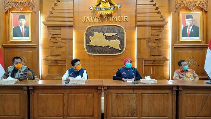 Gubernur Jawa Timur Khofifah jumpa pers di grahadi
