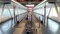 Salah satu dari dua terminal bandara internasional Leonardo Da Vinci di Roma Fiumicino, terminal 1 yang biasanya didedikasikan untuk penerbangan domestik ditutup sementara karena darurat Coronavirus, lalu lintas udara yang tersisa sedikit telah dipindahkan ke Terminal 3. Getty Images/Marco Di Lauro.