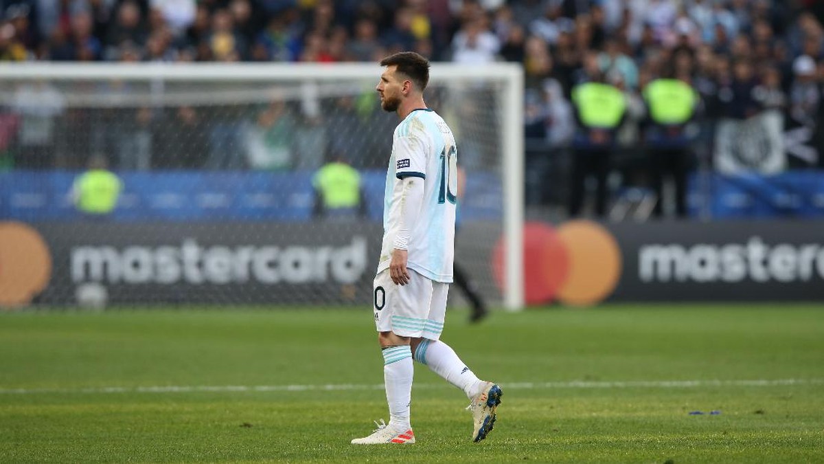Lionel Messi disebut menangis tersedu-sedu saat Argentina tersingkir di Copa America 2011. (Foto: Getty Images/Alexandre Schneider)