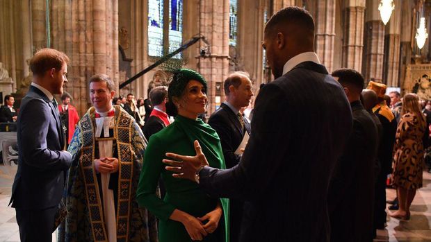 Joshua sempat ngobrol dengan istri Pangeran Harry, Meghan Markle.