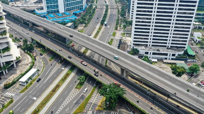 Semakin mewabahnya virus corona pembuat perusahaan dan PNS di Jakarta bekerja di rumah (WFH). Jakarta pun kini semakin sepi.