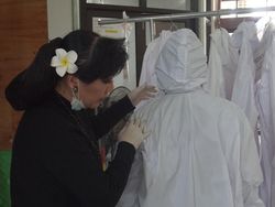 Dihantam Pandemi, Anne Avantie Sebar APD untuk Tenaga Medis
