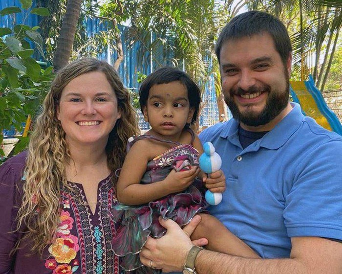 Pasangan AS adopsi anak dari India