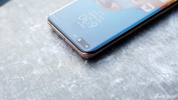 Huawei menempatkan dua kamera 32MP dan IR Depth. Dua kamera tersebut punya kemampuan untuk Face unlock, Smart Gesture Control dan perekaman 4K. Foto: Sina Mobile