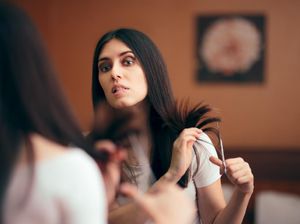 Nggak Perlu ke Salon, Ini 3 Cara Potong Rambut Sendiri di Rumah