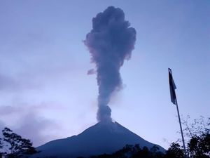 Gunung Merapi Erupsi Lagi Pagi Ini