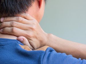 Sakit Leher Tiap Bangun Tidur, Apakah gegara Salah Bantal Dok?