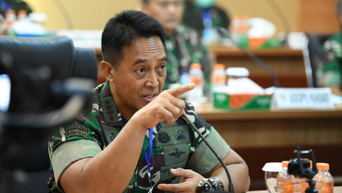 Kepala Staf Angkatan Darat (KSAD) Jenderal TNI Andika Perkasa menggelar video konferensi dengan pejabat RSPAD Gatot Soebroto di Mabes TNI AD. Dalam video konferensinya, KSAD Jenderal Andika memastikan kesiapan jajaran RSPAD Gatot Soebroto di tengah wabah Covid 19.