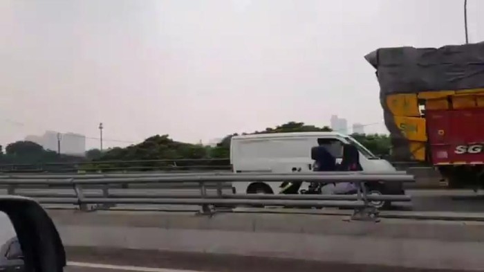 Motor masuk tol