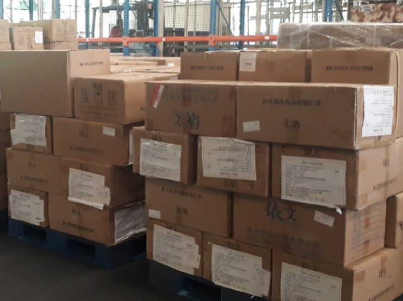 Setelah beberapa waktu lalu Indonesia masuk daftar yang akan disalurkan donasi oleh Jack Ma melalui Jack Ma Foundation, akhirnya dukungan penanganan COVID-19 tersebut telah sampai di Indonesia.

Donasi tersebut mendarat di Bandar Udara Internasional Soekarno-Hatta, Jakarta. Pengiriman ini merupakan bagian dari donasi perlengkapan medis kepada kloter pertama empat negara di Asia Tenggara meliputi Thailand, Malaysia, Indonesia, dan Filipina. Total ada 2 juta masker, 150.000 test kit, 20.000 baju pelindung, dan 20.000 pelindung wajah yang disalurkan.