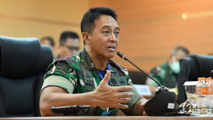 Kepala Staf Angkatan Darat (KSAD) Jenderal TNI Andika Perkasa menggelar video konferensi dengan pejabat RSPAD Gatot Soebroto di Mabes TNI AD. Dalam video konferensinya, KSAD Jenderal Andika memastikan kesiapan jajaran RSPAD Gatot Soebroto di tengah wabah Covid 19.