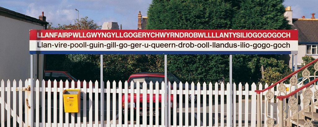 Llanfairpwllgwyngyllgogerychwyrndrobwllllantysiliogogogoch