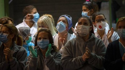 Begini Momen Haru Petugas Medis di Barcelona yang Bikin Baper