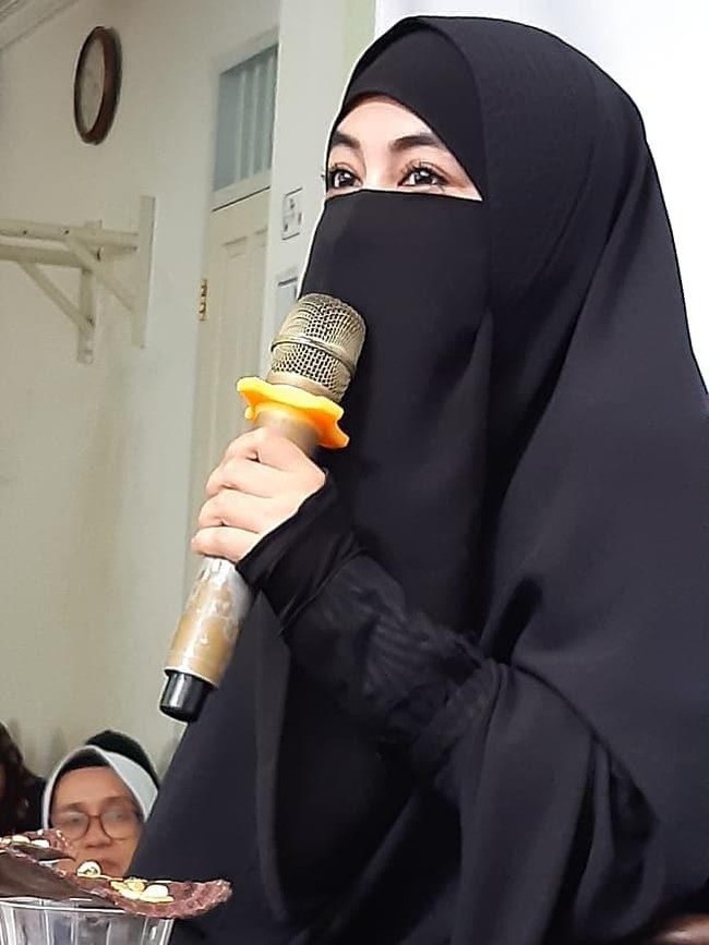 Ummi Pipik soal Heboh Video Menikah dengan Ustaz Maulana: Hoax!