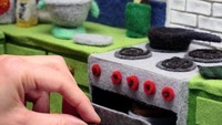 Miniatur dapur lengkap dengan peralatan masak ini Andrea Love buat untuk keperluan pengerjaan animasinya. Ada kompor, oven, wajan, hingga mixer. Lucu ya!Foto: Instagram @andreaanimates