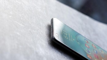 Terdiri dua kamera 32MP dan IR Depth. Punya kemampuan untuk Face unlock, Smart Gesture Control dan perekaman 4K Foto: Sina Mobile