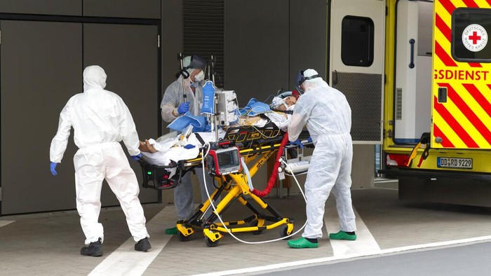 Otoritas Italia melaporkan angka kematian harian yang tertinggi karena virus corona sejak pandemi COVID-19 terjadi di negeri Eropa itu.