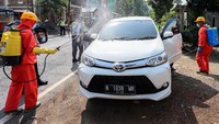 Petugas Gabungan dari Gugus Tugas Percepatan Penanganan Virus Corona (COVID-19) Kabupaten Blitar juga melarang sejumlah kendaraan dari daerah lain yang tidak memiliki kepentingan untuk memasuki kawasan Blitar, Guna menekan penyebaran COVID-19.