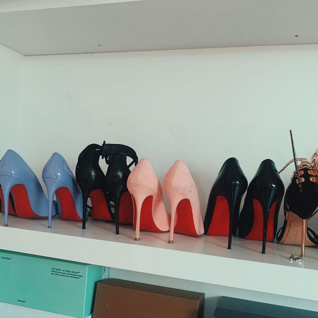 Selain punya koleksi tas, Apollonia juga mengoleksi sepatu. Inilah berbagai sepatu dari Christian Louboutin. Foto: dok. Instagram