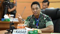 Ia juga meminta kesigapan jajaran RSPAD Gatot Soebroto, untuk bereaksi cepat dalam penanganan wabah Corona yang semakin masif pneyebarannya. Selain itu setiap informasi terbaru penanganan pasien COVID-19 di RSPAD Gatot Subroto dapat terhubung di reapeter yang ada pada dua kamar umum yang dipantau anggota staf RSPAD. Foto: dok. KSAD