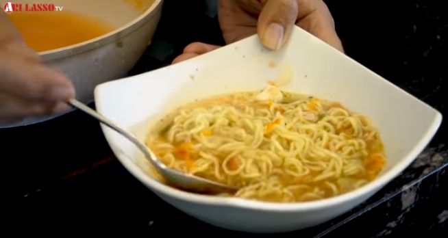 Resep Mie Instan A la Ari Lasso yang Dibuat Saat Tubuhnya Demam