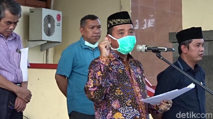 Bupati Rembang, Abdul Hafidz umumkan Rembang KLB Corona, Sabtu (28/3/2020).