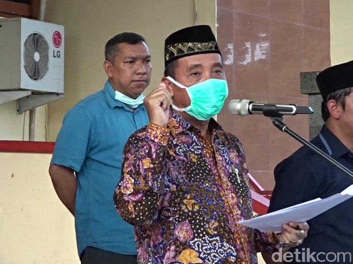 Bupati Rembang, Abdul Hafidz umumkan Rembang KLB Corona, Sabtu (28/3/2020).