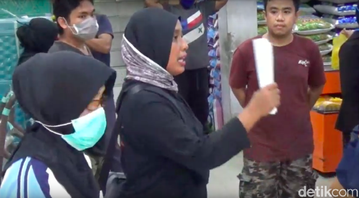 Camat Ujung Kota Parepare, Ulfah Lanto, marah-marah ke pengelola swalayan dan minimarket. Dia merasa pengelola usaha mengabaikan imbauan soal Corona.